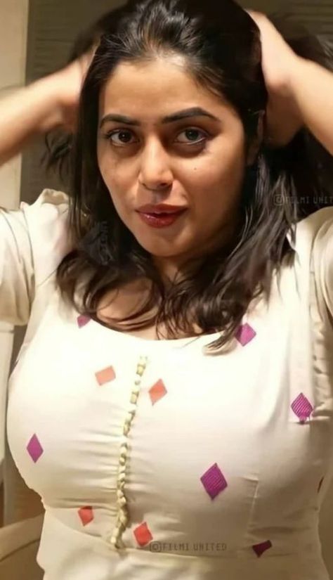 Kannada Serial Actress Busty Cleavage (4)