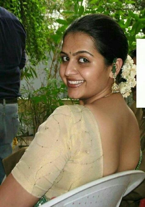 Kannada Serial Actress Busty Cleavage (5)