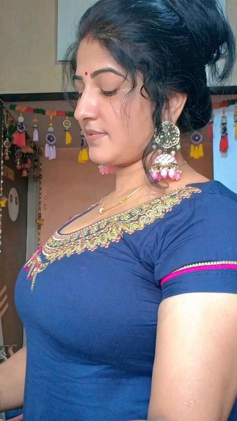 Kannada Serial Actress Busty Cleavage (8)