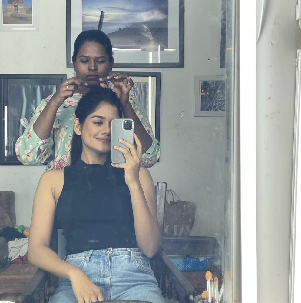 Sameritha Jayaram Pillai topless makeup selfie photo, Heroine.Fun