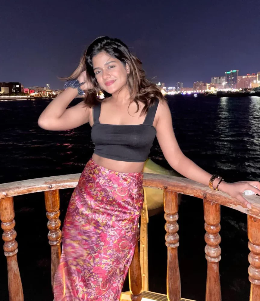 Sameritha Jayaram Pillai topless boat ride without bra, Heroine.Fun