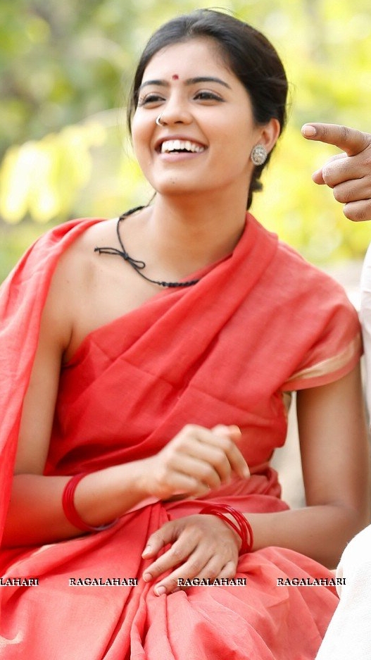 Amritha Aiyer without blouse