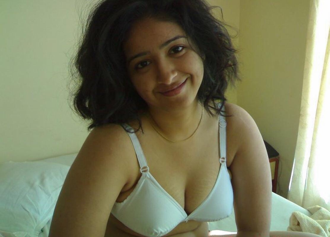 Ramya Barna nipple exposed Full Nude selfie photos, Heroine.Fun