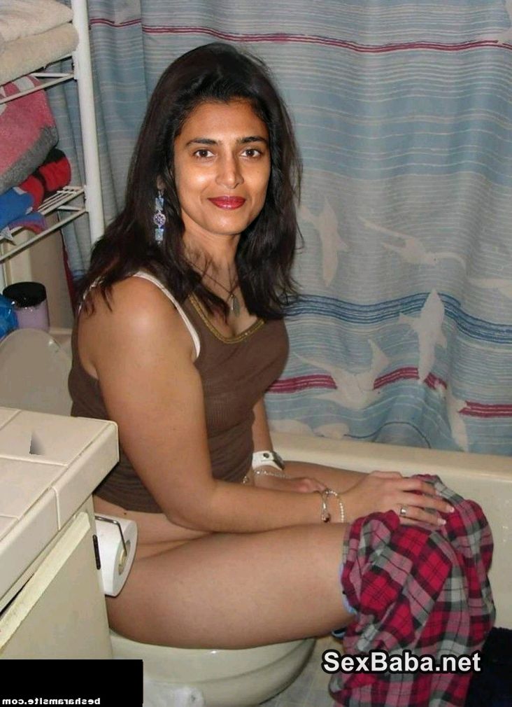 Shwetha Basu Prasad Sensational Wardrobe Malfunction Pictures, Heroine.Fun